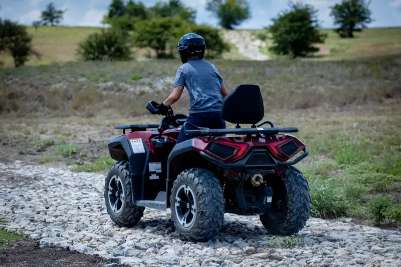 Hisun Guardian 550L, upravljač i prednji dio