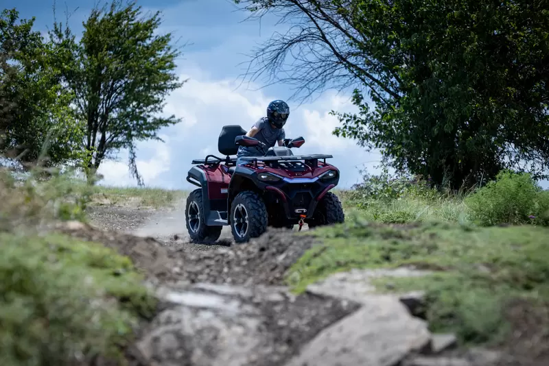 Hisun Guardian 550L u vožnji na terenu